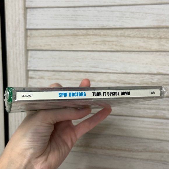 Spin Doctors Turn it Upside Down Album Audio CD Preowned - Picture 2 of 3